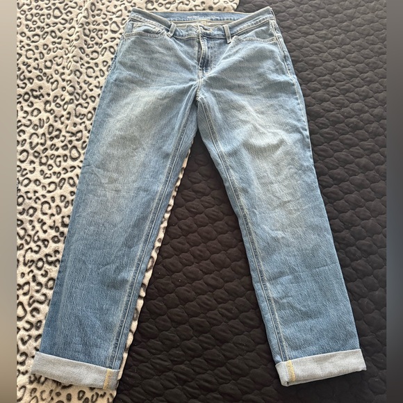 Old Navy Mid-Rise Wow Boyfriend Jeans - Picture 1 of 4